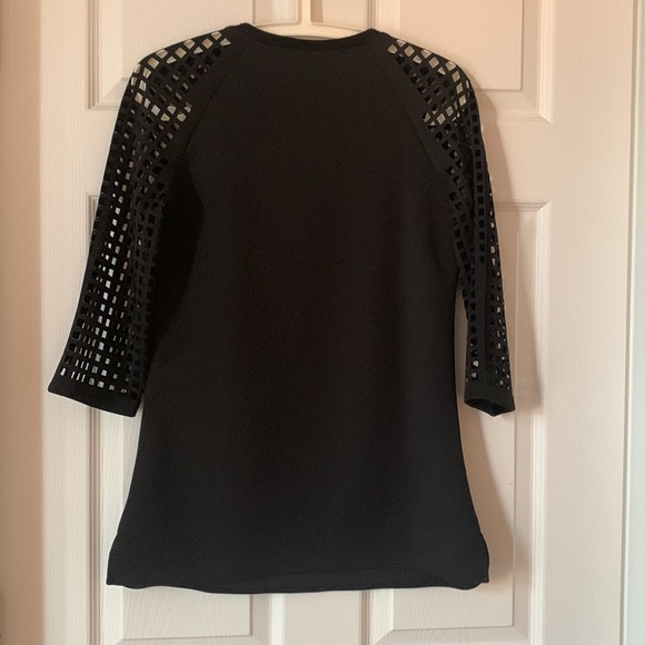 Tunic cutout sleeves. - Picture 5 of 6